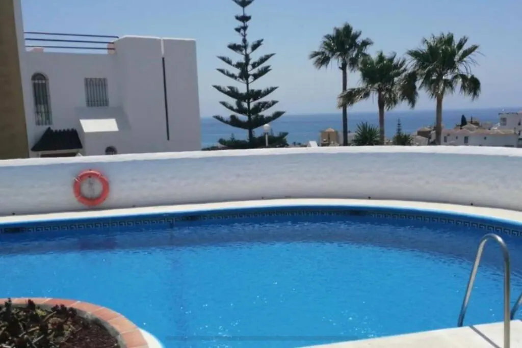 Vila Casa En Nerja Con Gran Terraza, Muy Luminosa Y En Tranquila Urbanizacion