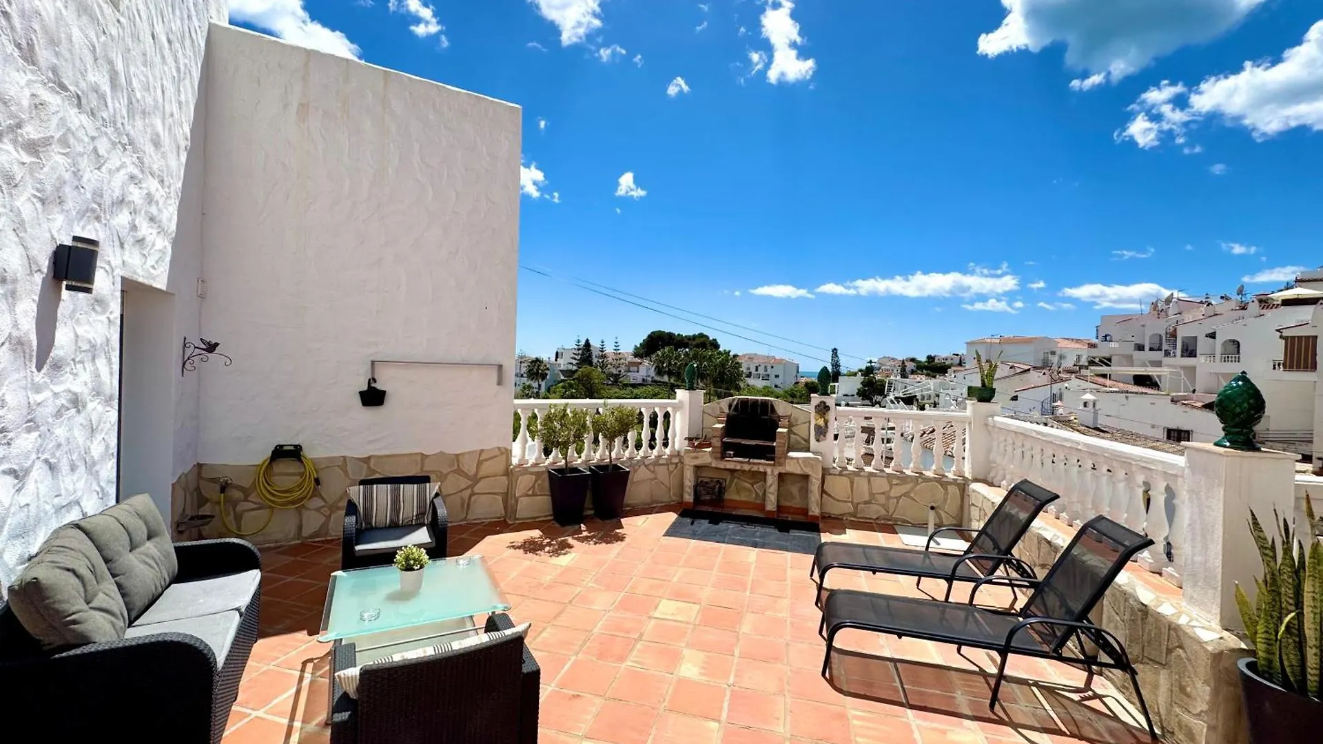 Holiday home Casa En Nerja Con Gran Terraza, Muy Luminosa Y En Tranquila Urbanizacion Villa