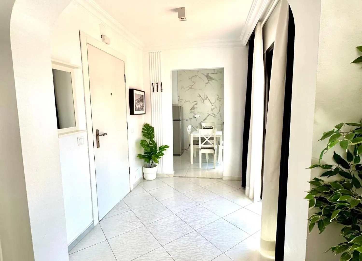 Casa En Nerja Con Gran Terraza, Muy Luminosa Y En Tranquila Urbanizacion Villa