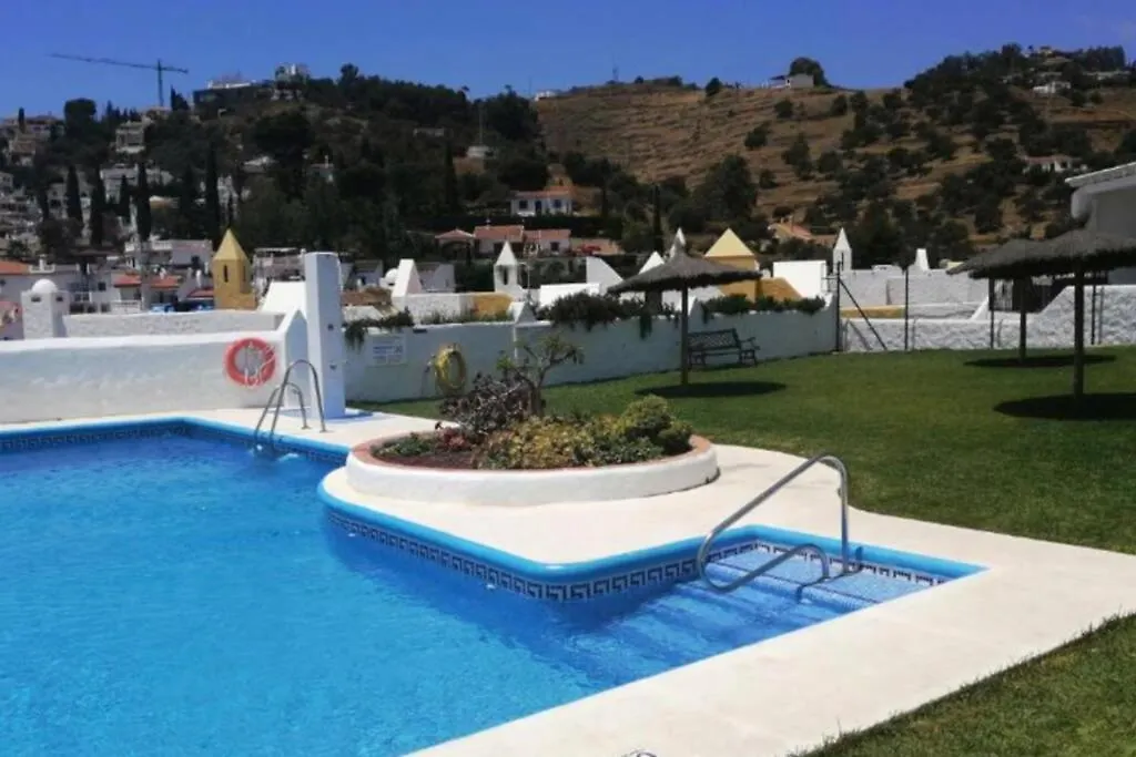 فيلا Casa En Nerja Con Gran Terraza, Muy Luminosa Y En Tranquila Urbanizacion بيت للعطل